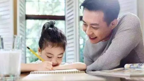 家人面前口若悬河的初二孩子，在别人面前为何羞怯？