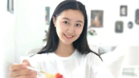 22岁女生为何近几年对什么都提不起兴趣？真实经历与心理解析