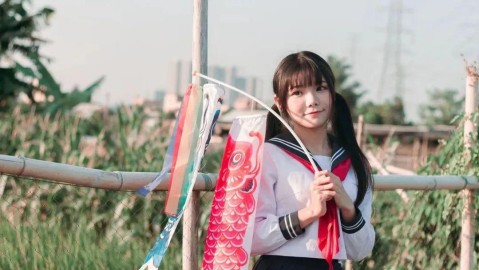 追女生遇到潜在情敌，是该放弃还是主动沟通化解矛盾？