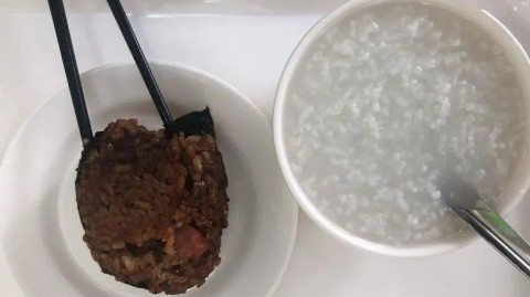 同学叫我帮忙买早餐，拒绝后她生气不理我，真是我的错吗？