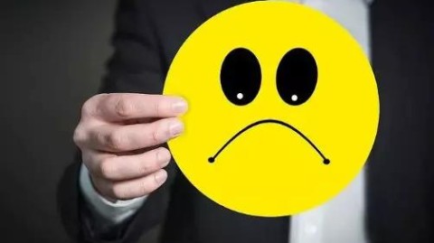 14岁女生情绪低落：为什么总想哭、不想上学？专家暖心建议