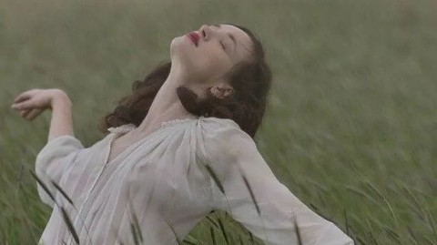 26岁女生的人生抉择：为爱远走还是留乡发展？