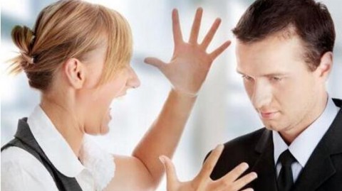 职场中抵触上司指令的深层原因与自我调节方法