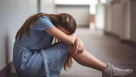 女儿抑郁症住院了，家长这样做最管用，帮她早日康复！