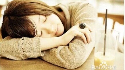 24岁女孩的情感低谷：近一年情绪低落，是背叛的报应吗？