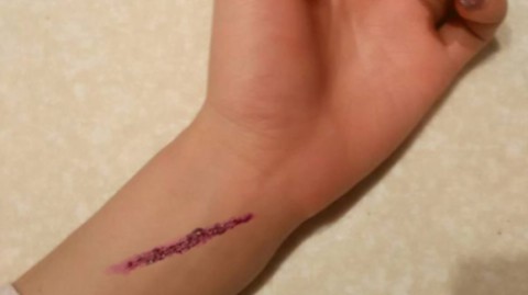 情绪低落时自残手抖？小心这些心理健康警示信号