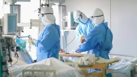 20岁男友确诊躁郁症和暴力倾向要分手，我该怎么应对？