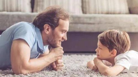 32岁女性如何改善与父亲的关系：从童年缺失到亲密修复