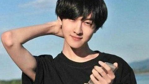 18岁男生为何有女性化冲动？心理专家深度解析